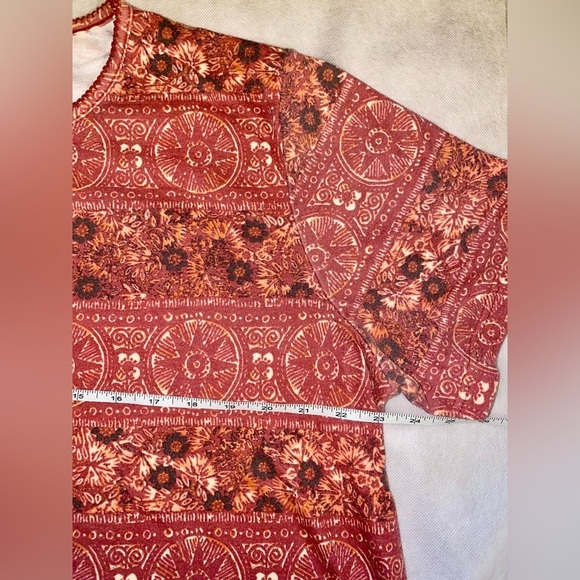 Red Patterned Short Sleeve Top - Picture 2 of 5